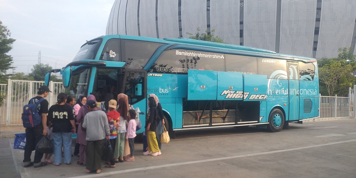 Mau Jalan-jalan Naik Smindo Trans? Rasakan Sewa Bus Pariwisata Murah Meriah!