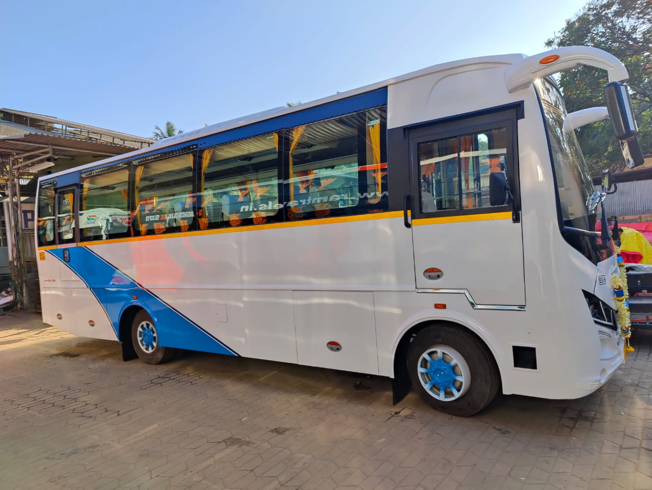 24 Seater Mini Bus/Coach for Rent in Bangalore - Luxury A/c Coach