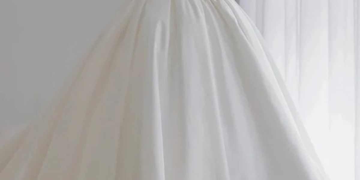 Finding the Perfect Curvy Women’s Wedding Dress: A Guide to Embracing Your Shape